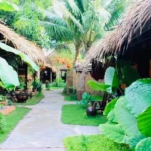 Under The Coconut Tree Homestay
